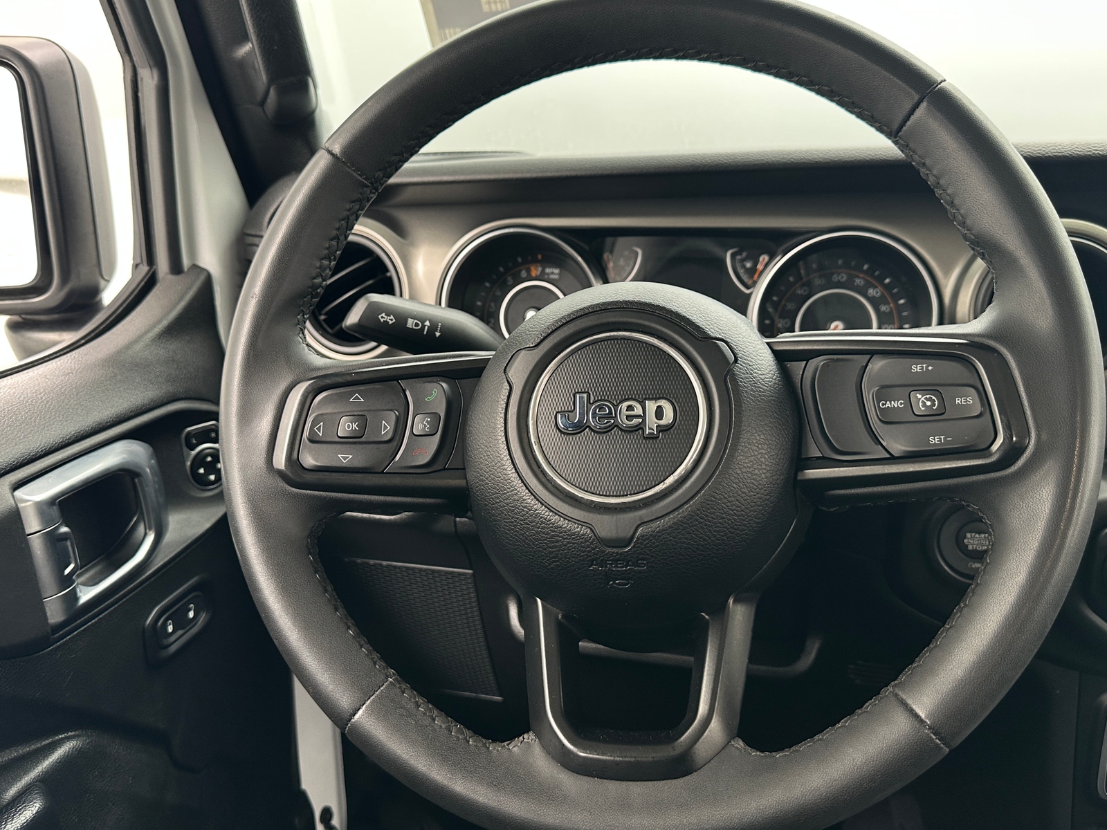 Thumbnail: 2023 Jeep Gladiator - 5
