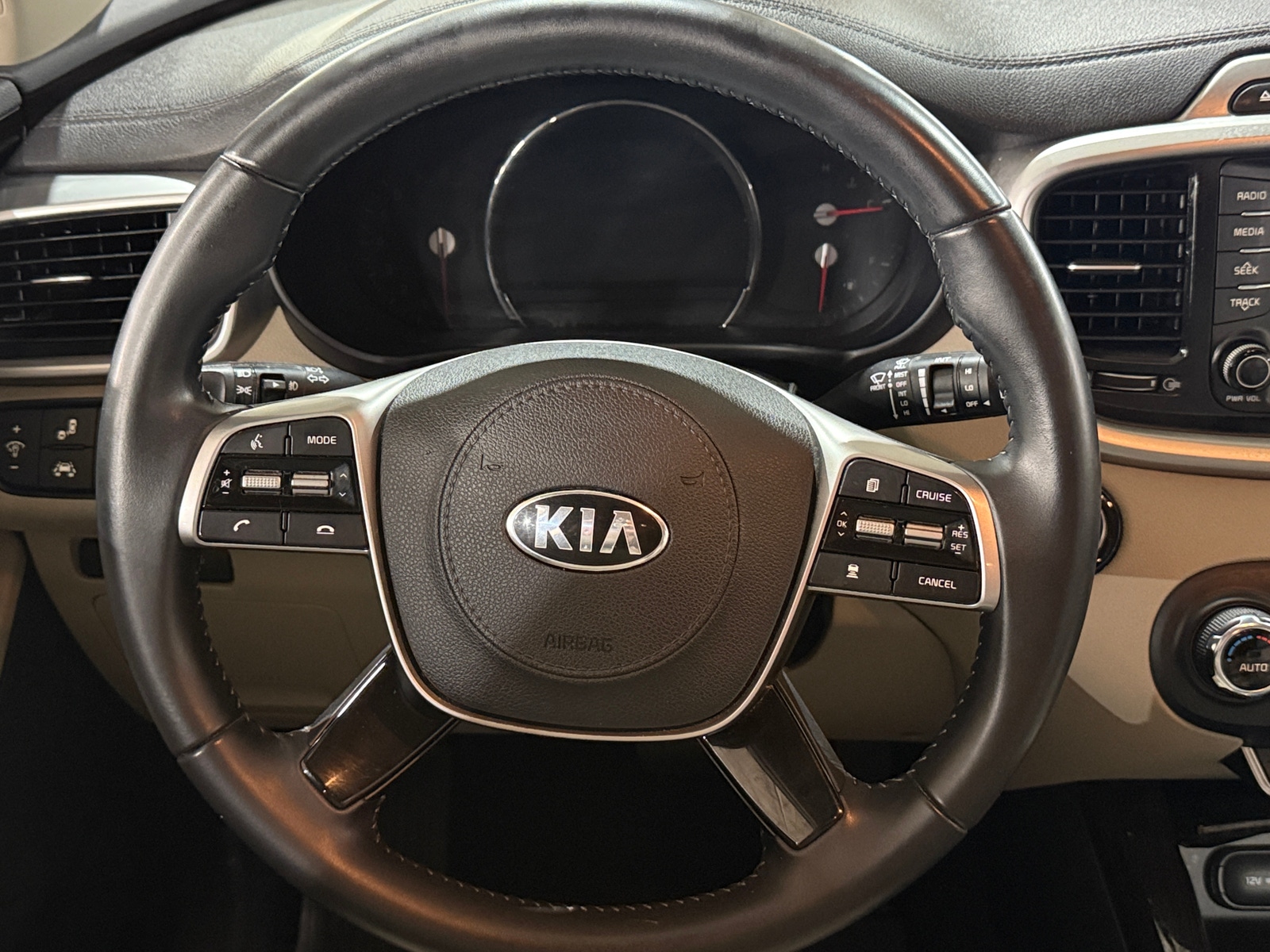 Thumbnail: 2019 Kia Sorento - 4