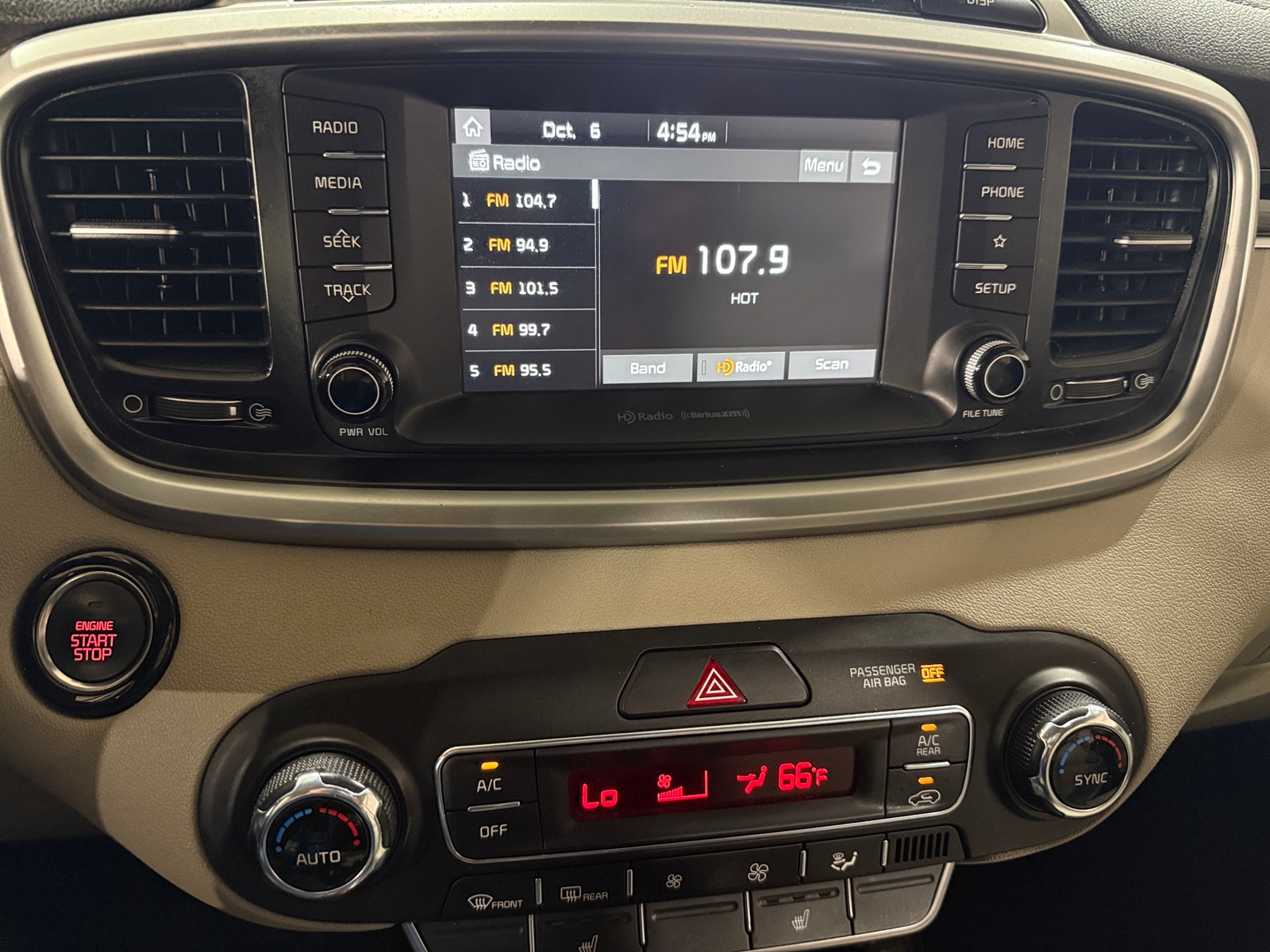 Thumbnail: 2019 Kia Sorento - 3