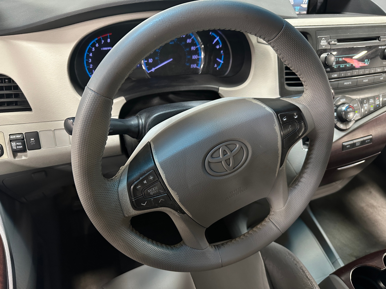 Thumbnail: 2013 Toyota Sienna - 4