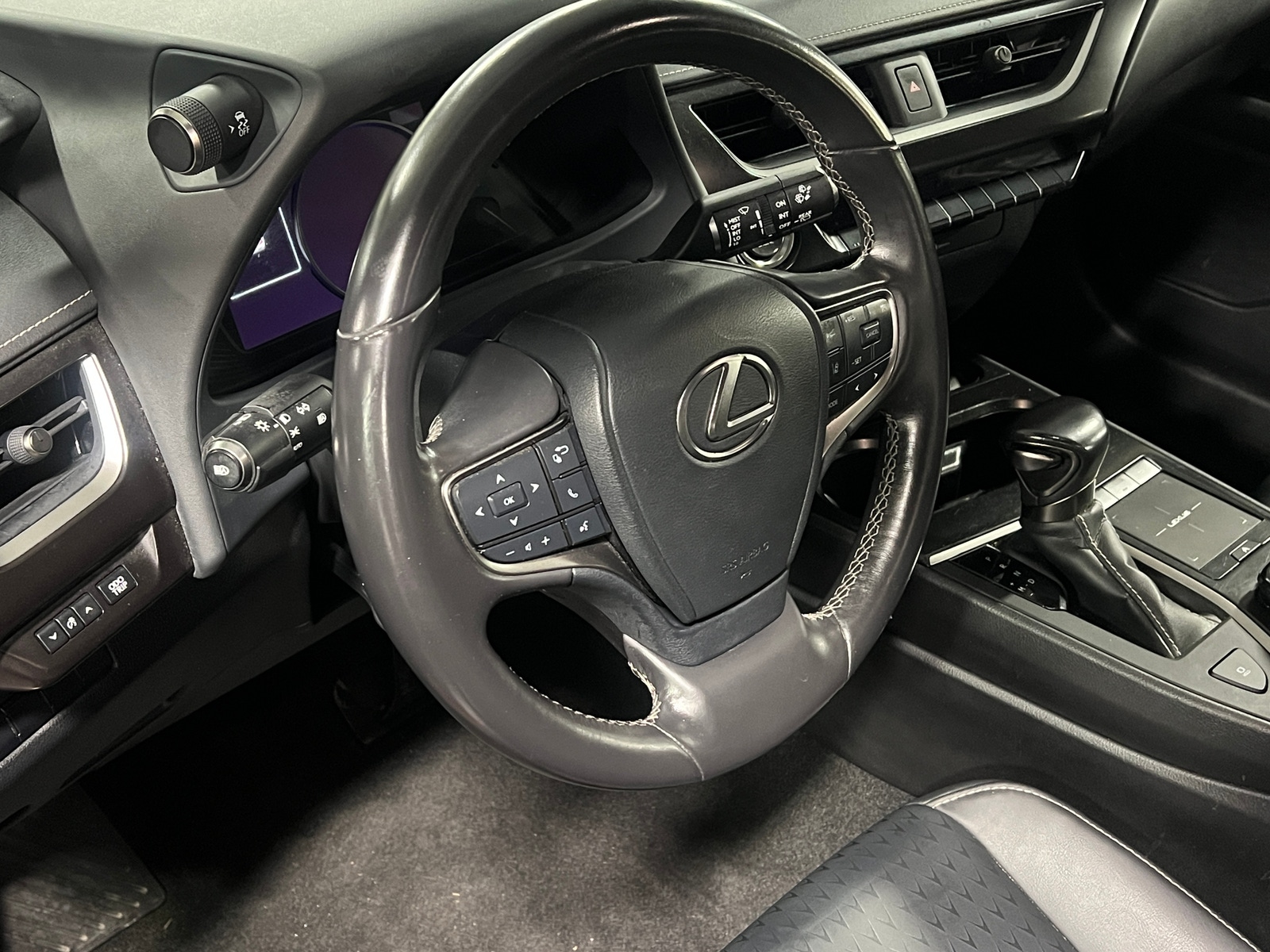 Thumbnail: 2021 Lexus UX - 4