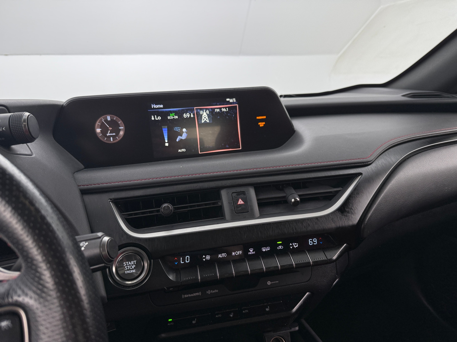 Thumbnail: 2019 Lexus UX - 3