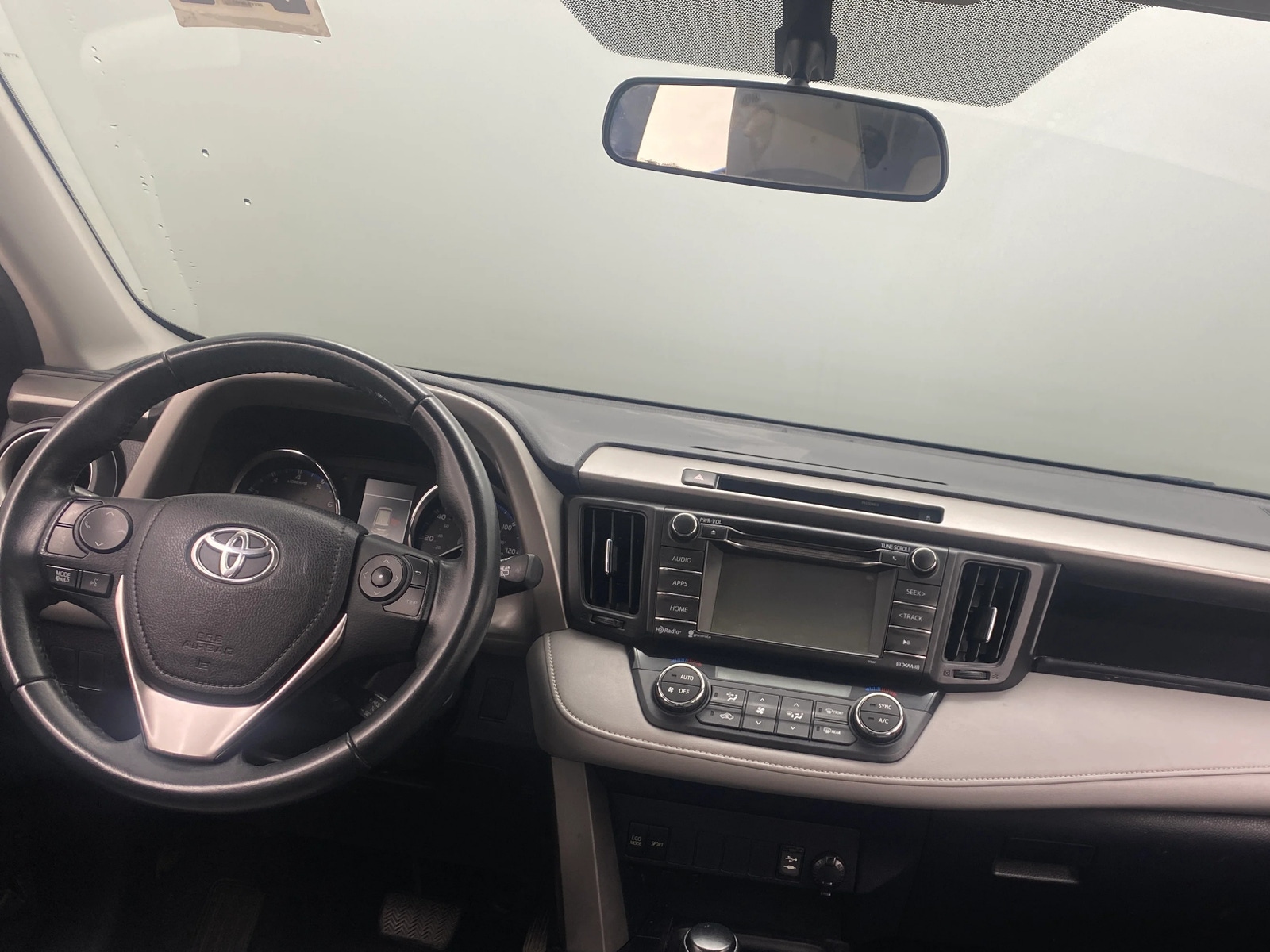 Thumbnail: 2016 Toyota RAV4 - 3