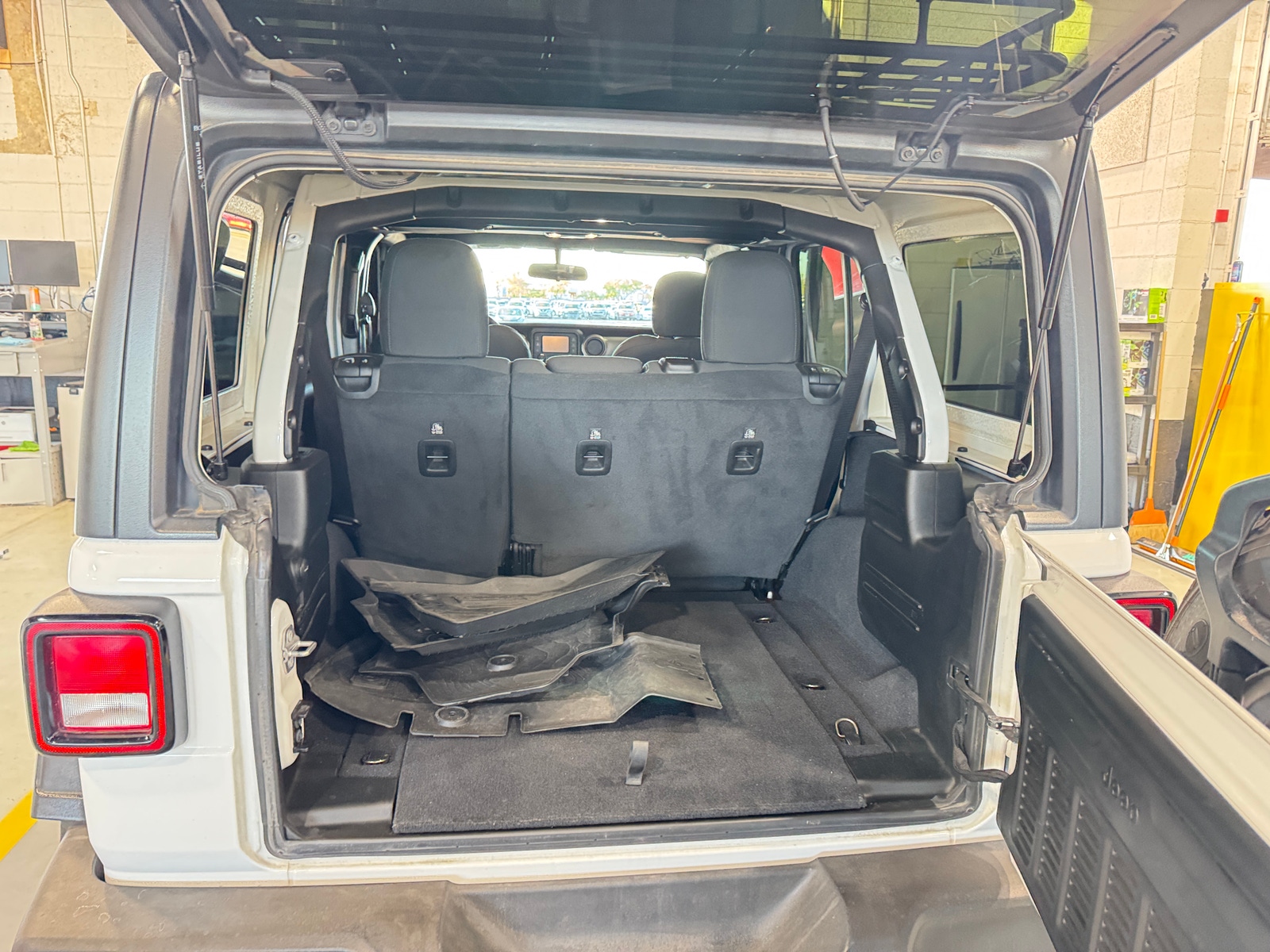 Thumbnail: 2020 Jeep Wrangler - 7