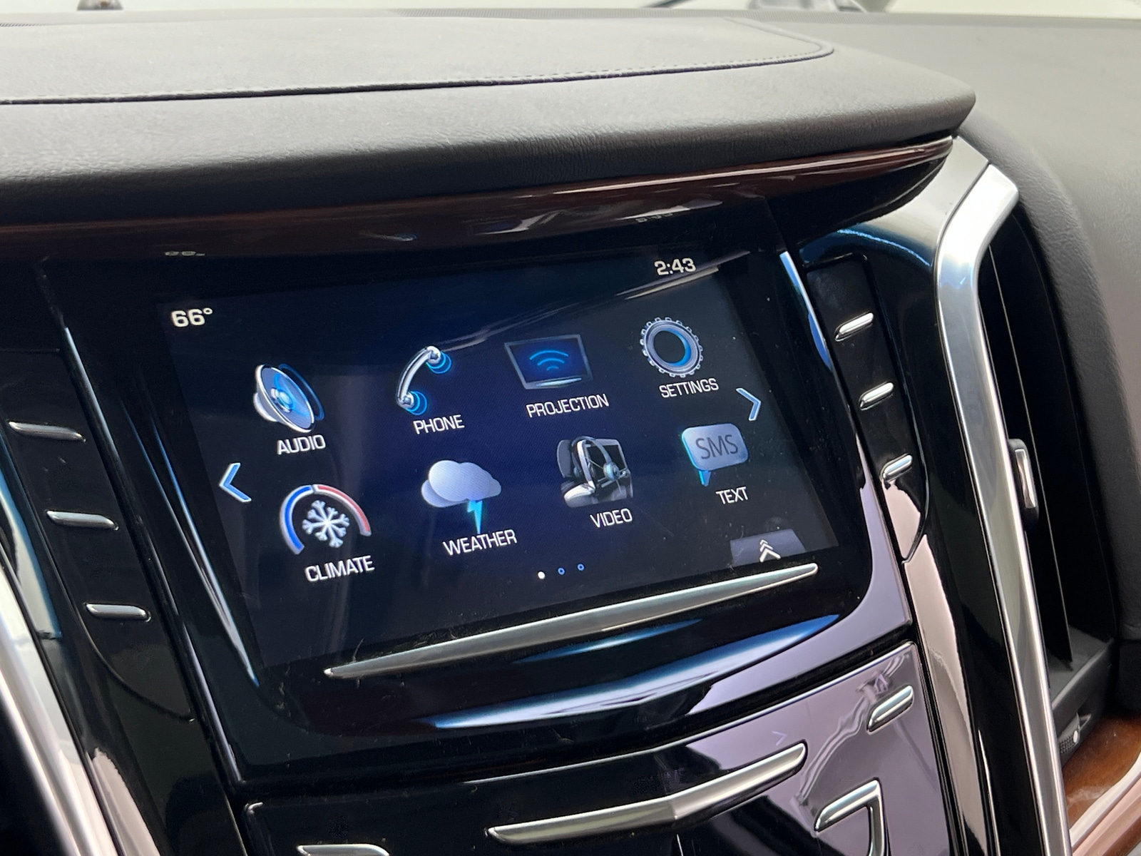 Thumbnail: 2018 Cadillac Escalade - 3
