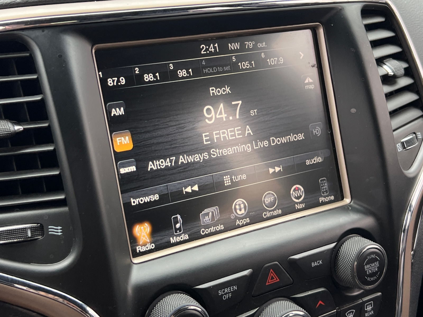 Thumbnail: 2017 Jeep Grand Cherokee - 3