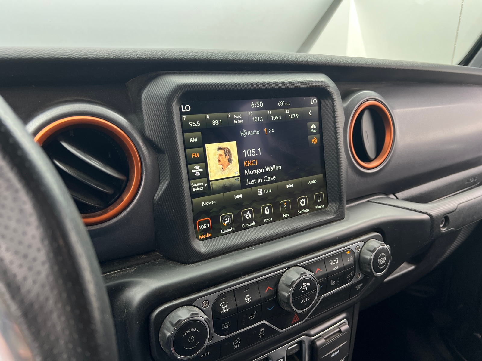 Thumbnail: 2022 Jeep Gladiator - 4