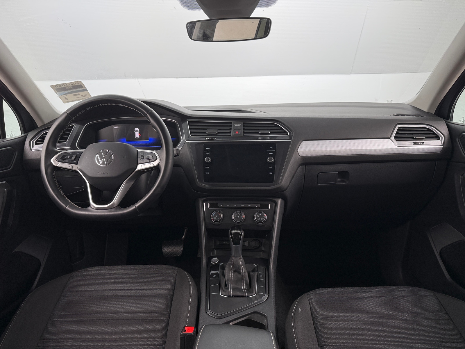 Thumbnail: 2024 Volkswagen Tiguan - 3