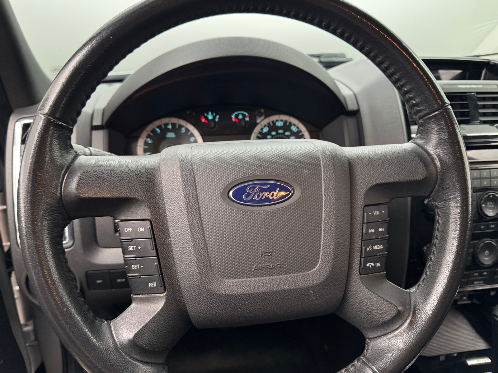 Thumbnail: 2011 Ford Escape - 4