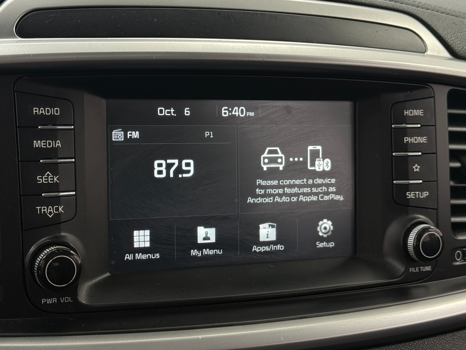Thumbnail: 2019 Kia Sorento - 4