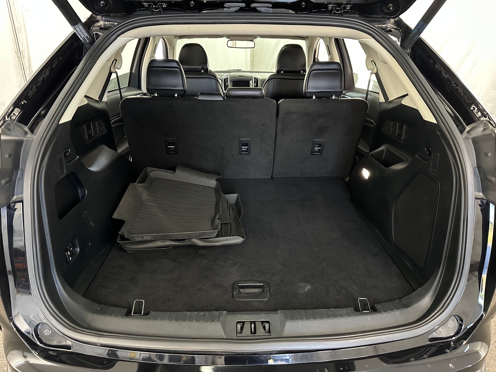 Thumbnail: 2019 Ford Edge - 6
