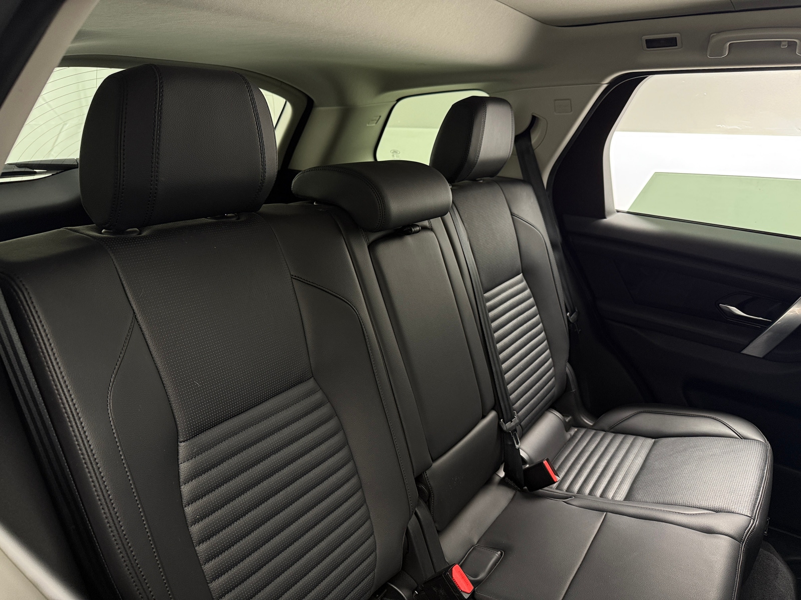 Thumbnail: 2023 Land Rover Discovery Sport - 5