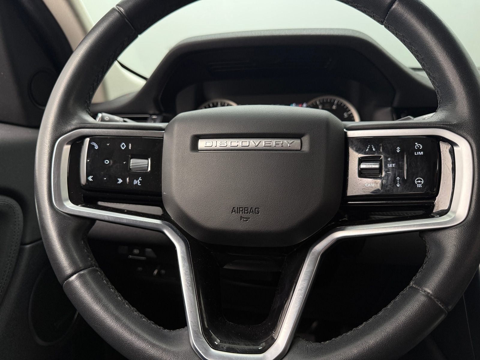 Thumbnail: 2023 Land Rover Discovery Sport - 4