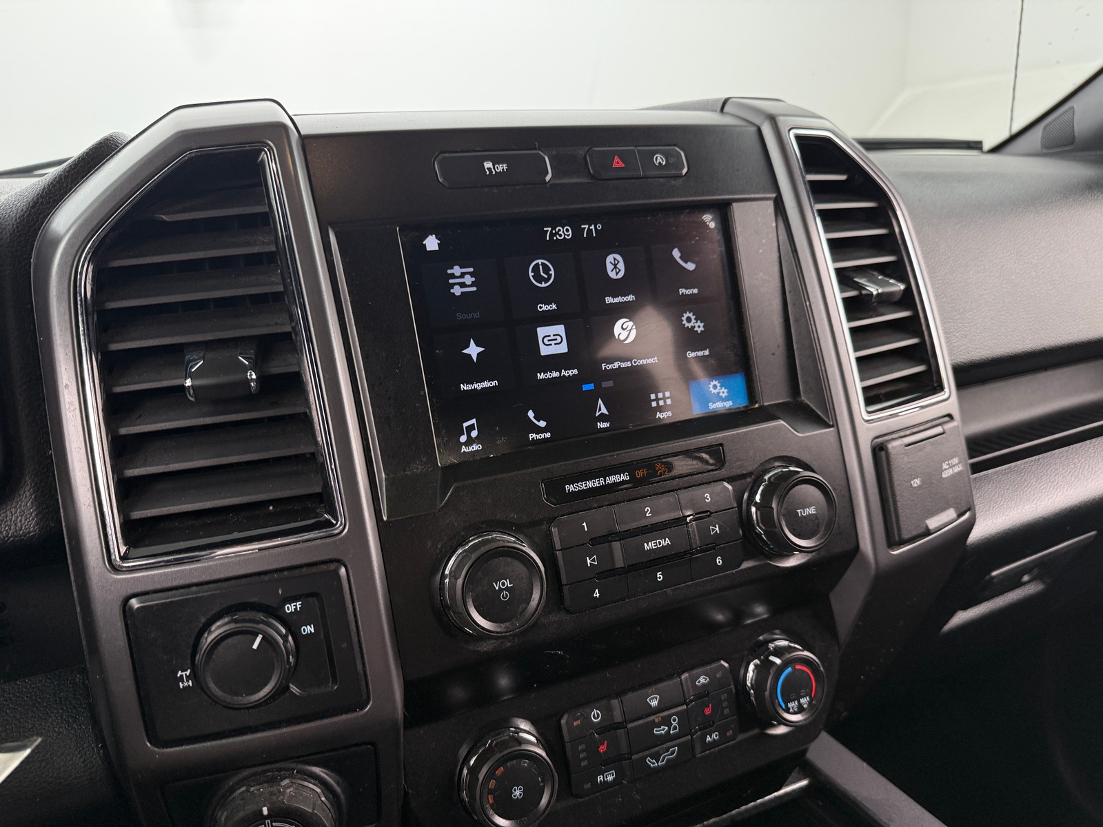 Thumbnail: 2019 Ford Econoline - 4