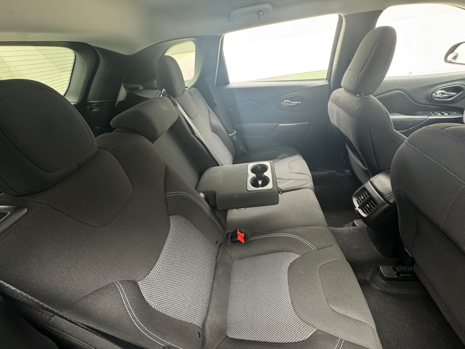 Thumbnail: 2019 Jeep Cherokee - 6
