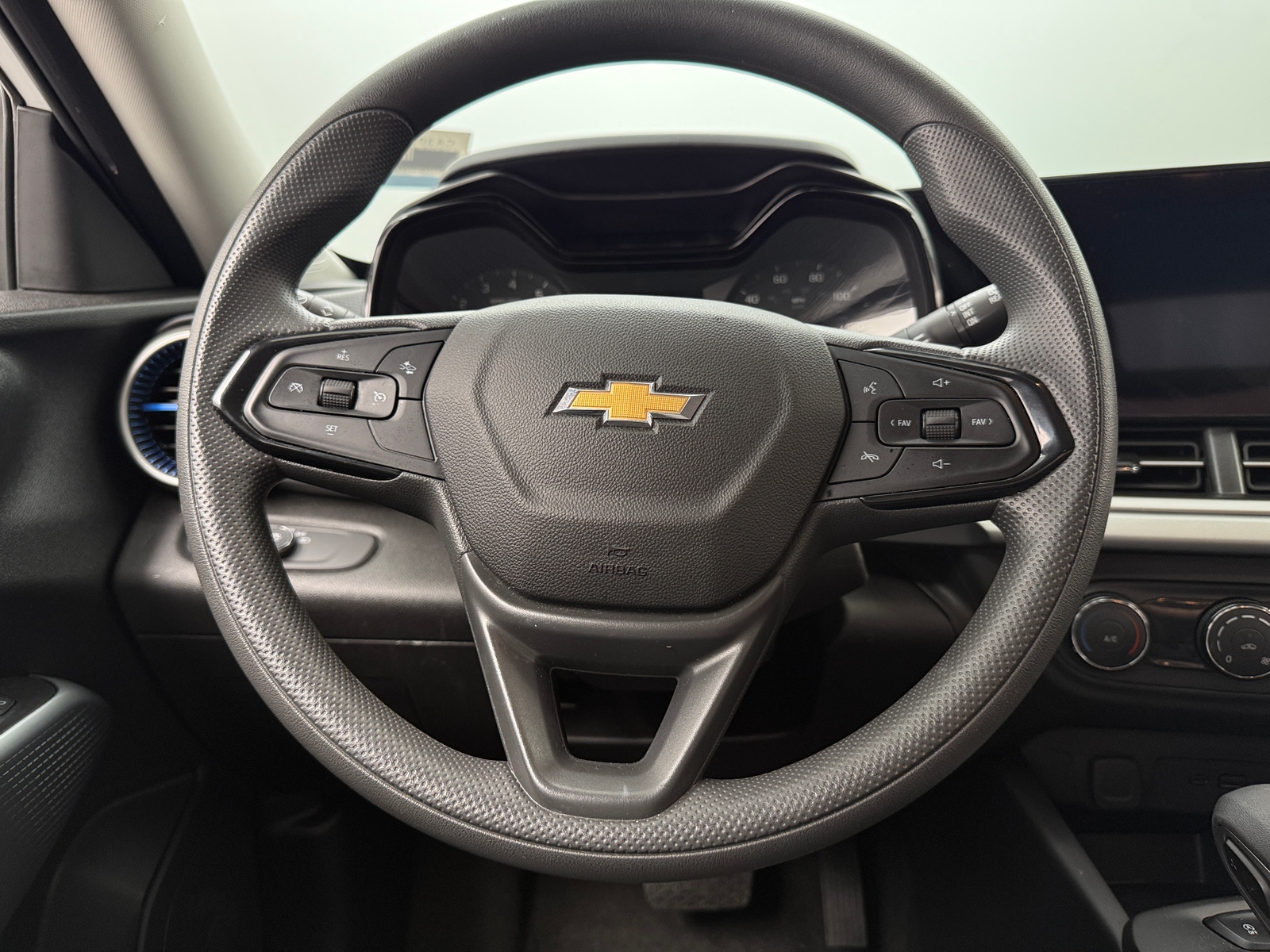 Thumbnail: 2025 Chevrolet Trax - 5