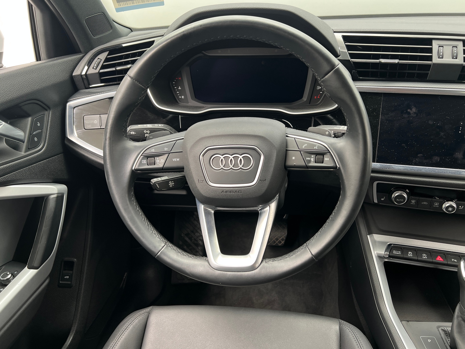 Thumbnail: 2022 Audi Q3 - 4