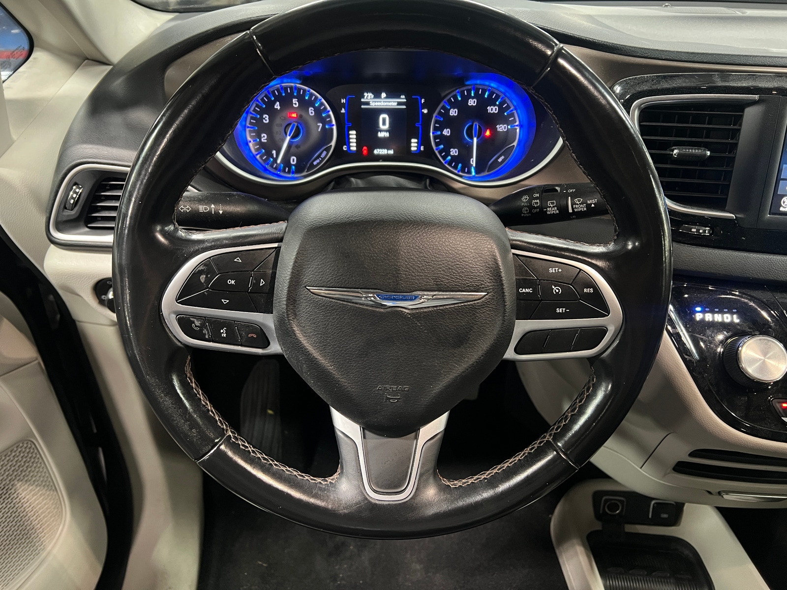 Thumbnail: 2018 Chrysler Pacifica - 4