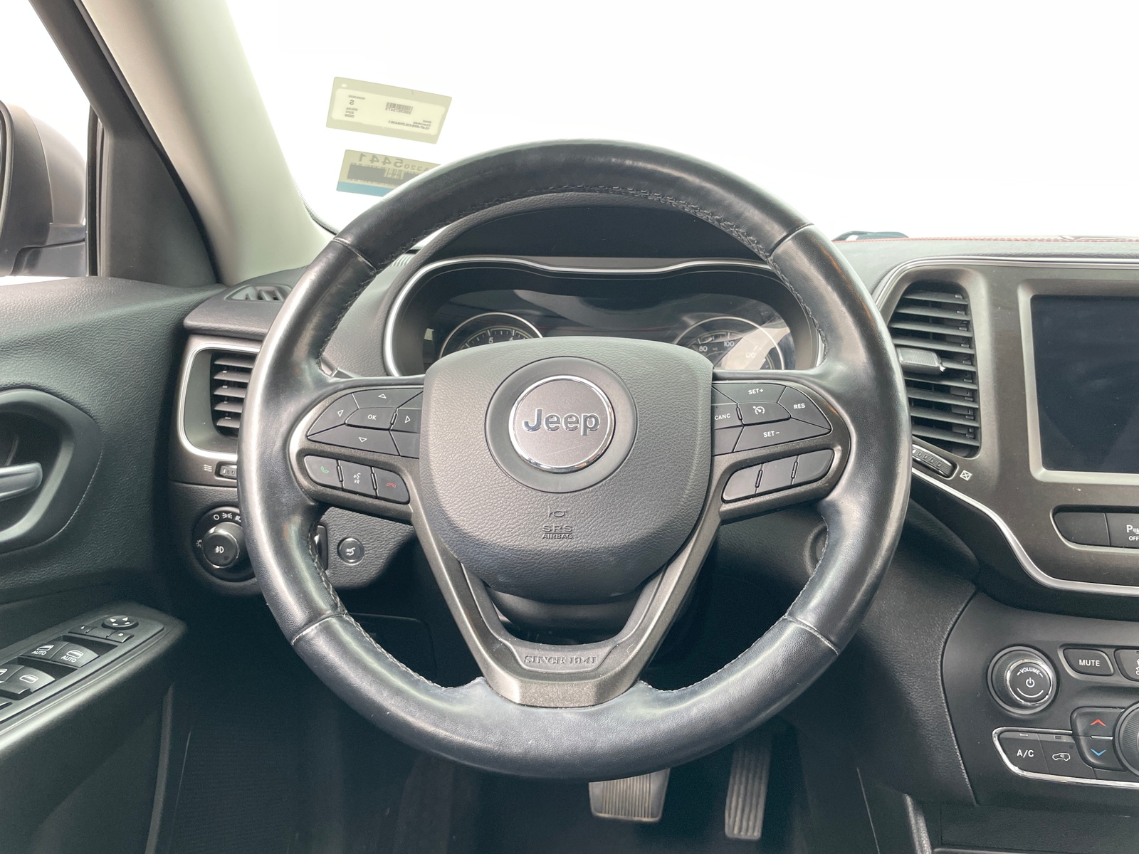 Thumbnail: 2020 Jeep Cherokee - 5