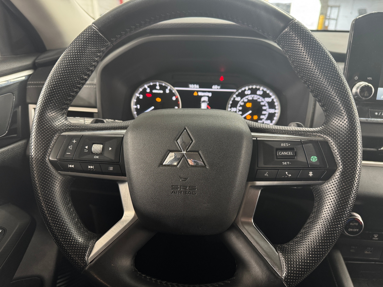 Thumbnail: 2022 Mitsubishi Outlander - 4