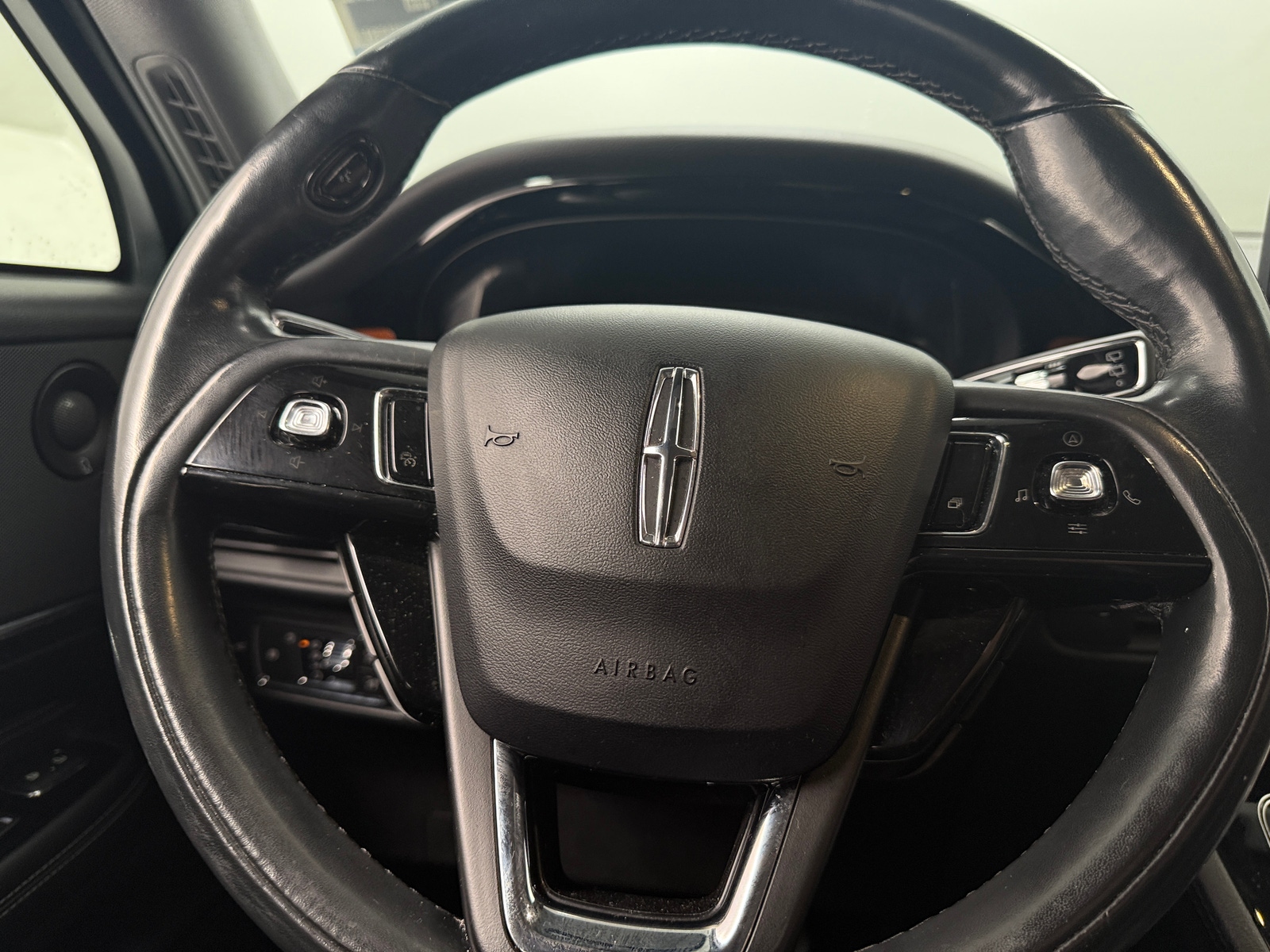 Thumbnail: 2020 Lincoln Corsair - 4
