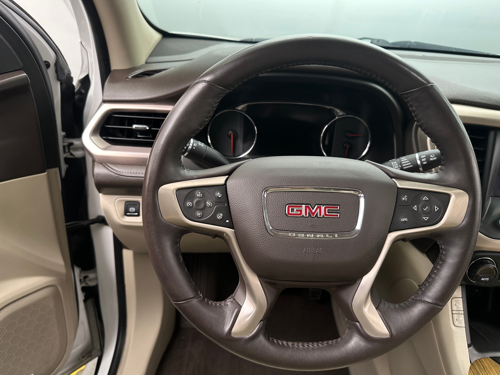 Thumbnail: 2017 GMC Acadia - 4