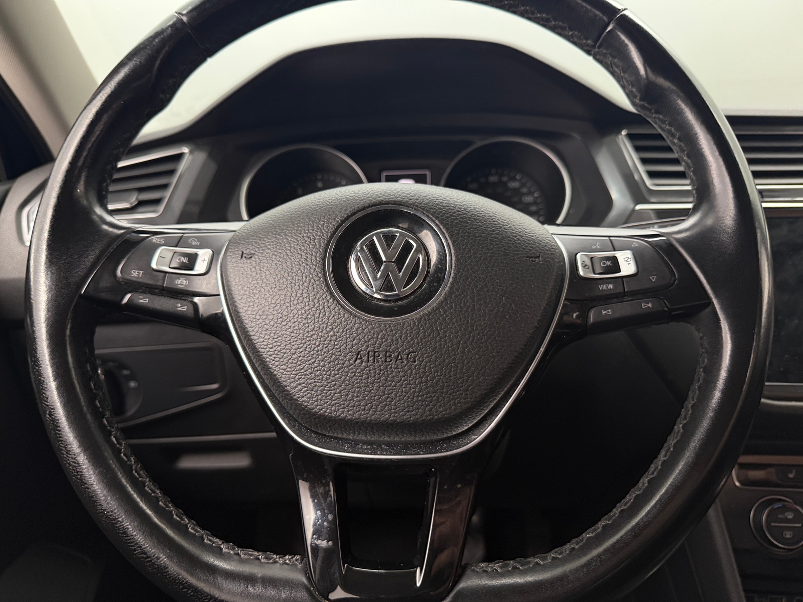 Thumbnail: 2019 Volkswagen Tiguan - 4