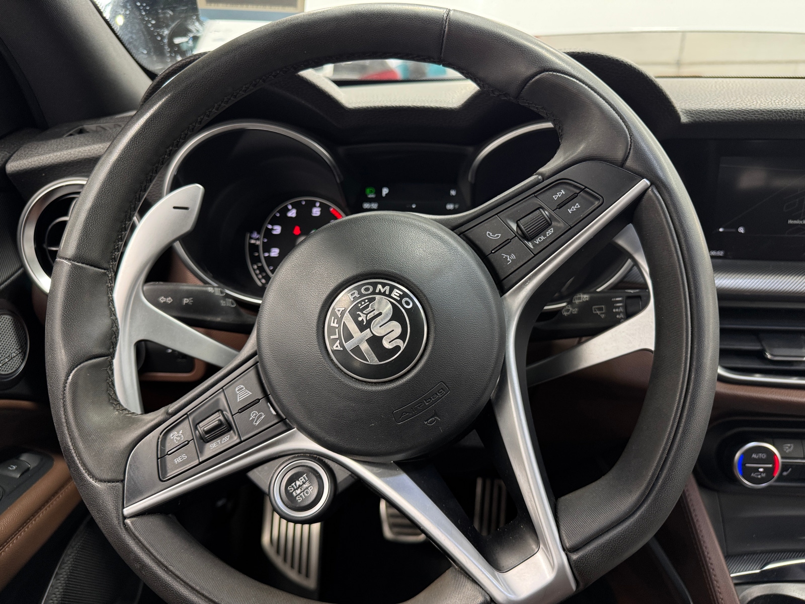 Thumbnail: 2018 Alfa Romeo Stelvio - 4
