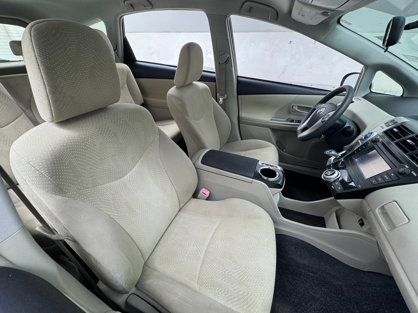 Thumbnail: 2014 Toyota Prius v - 2