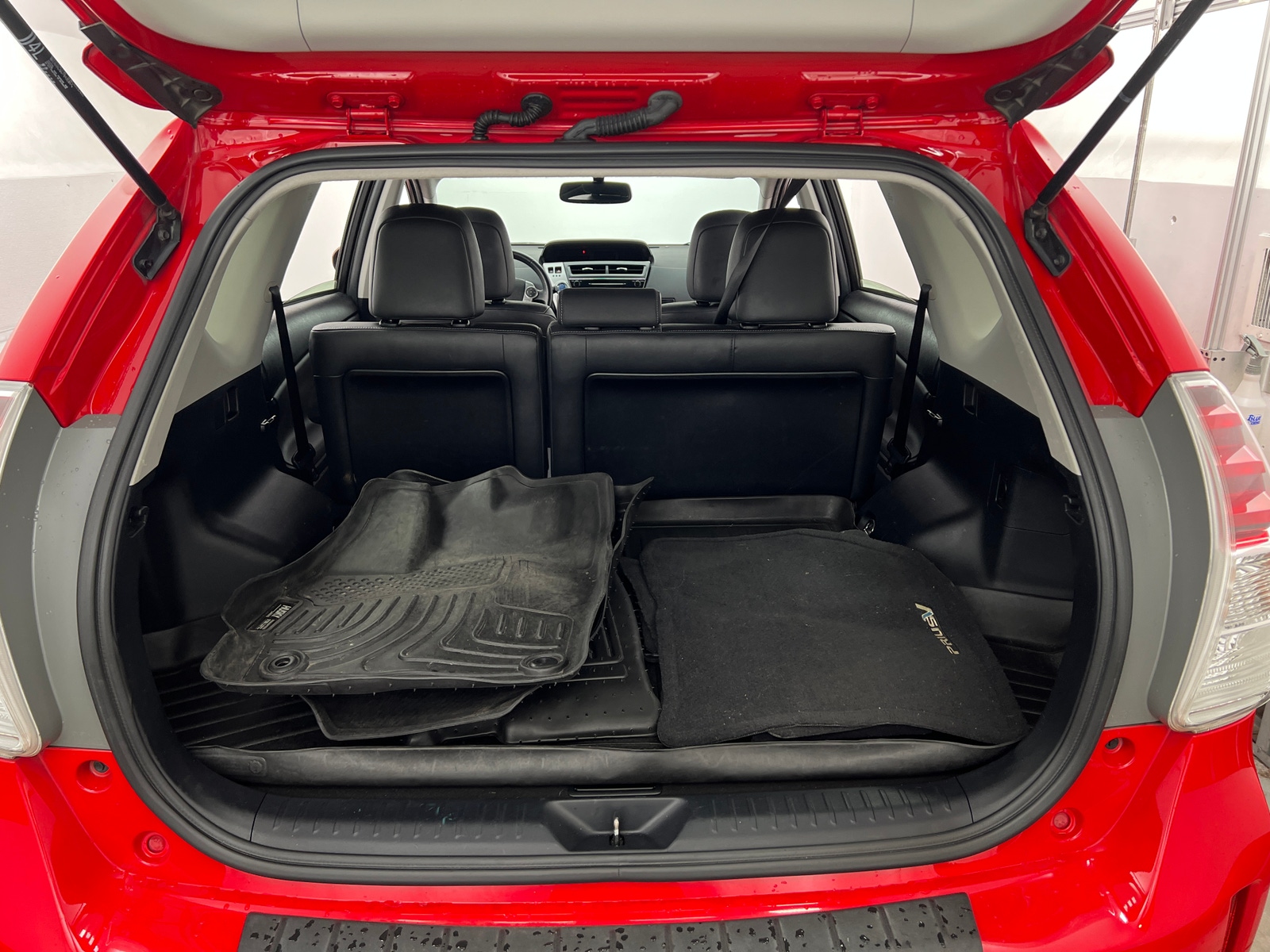 Thumbnail: 2015 Toyota Prius v - 7