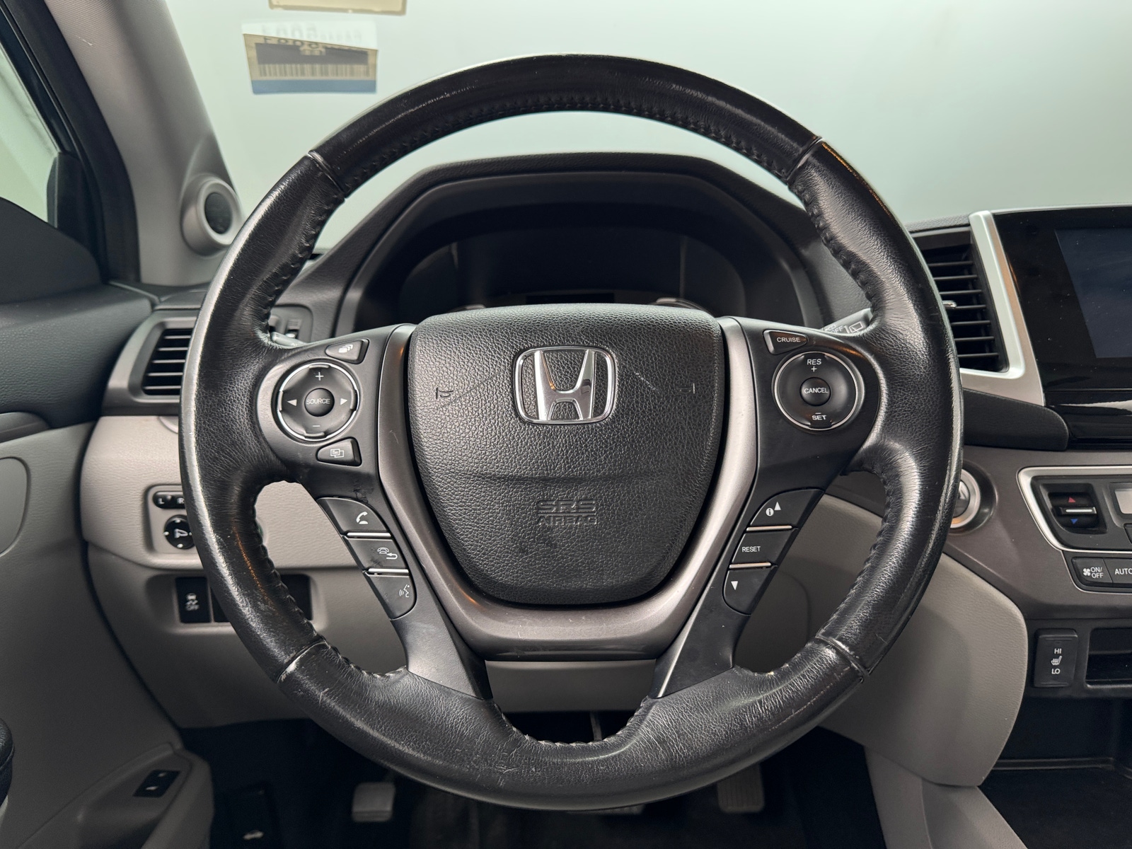 Thumbnail: 2017 Honda Pilot - 4