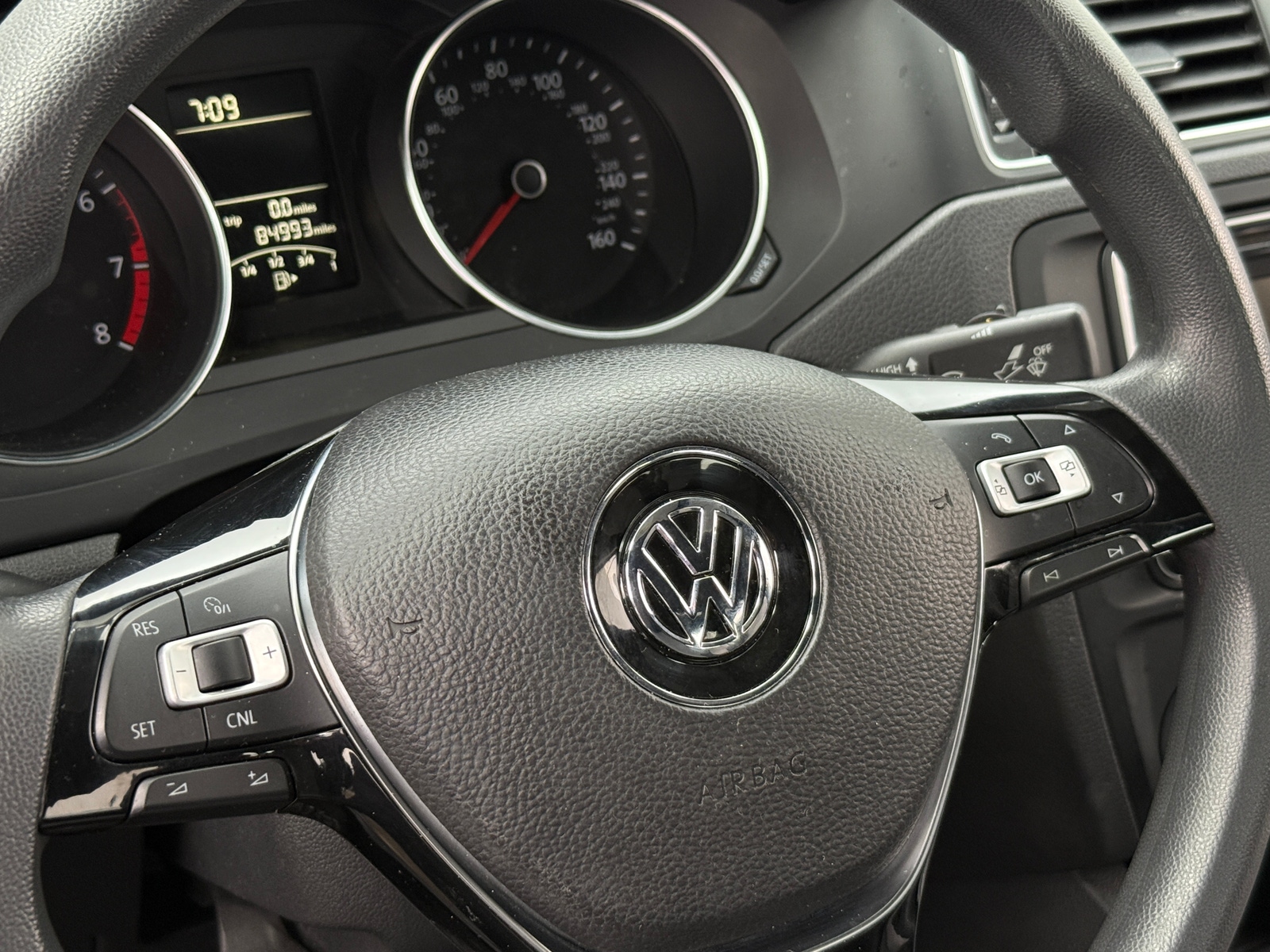 Thumbnail: 2017 Volkswagen Jetta - 5