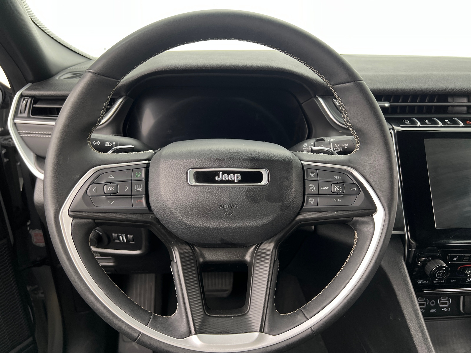 Thumbnail: 2024 Jeep Grand Cherokee L - 4