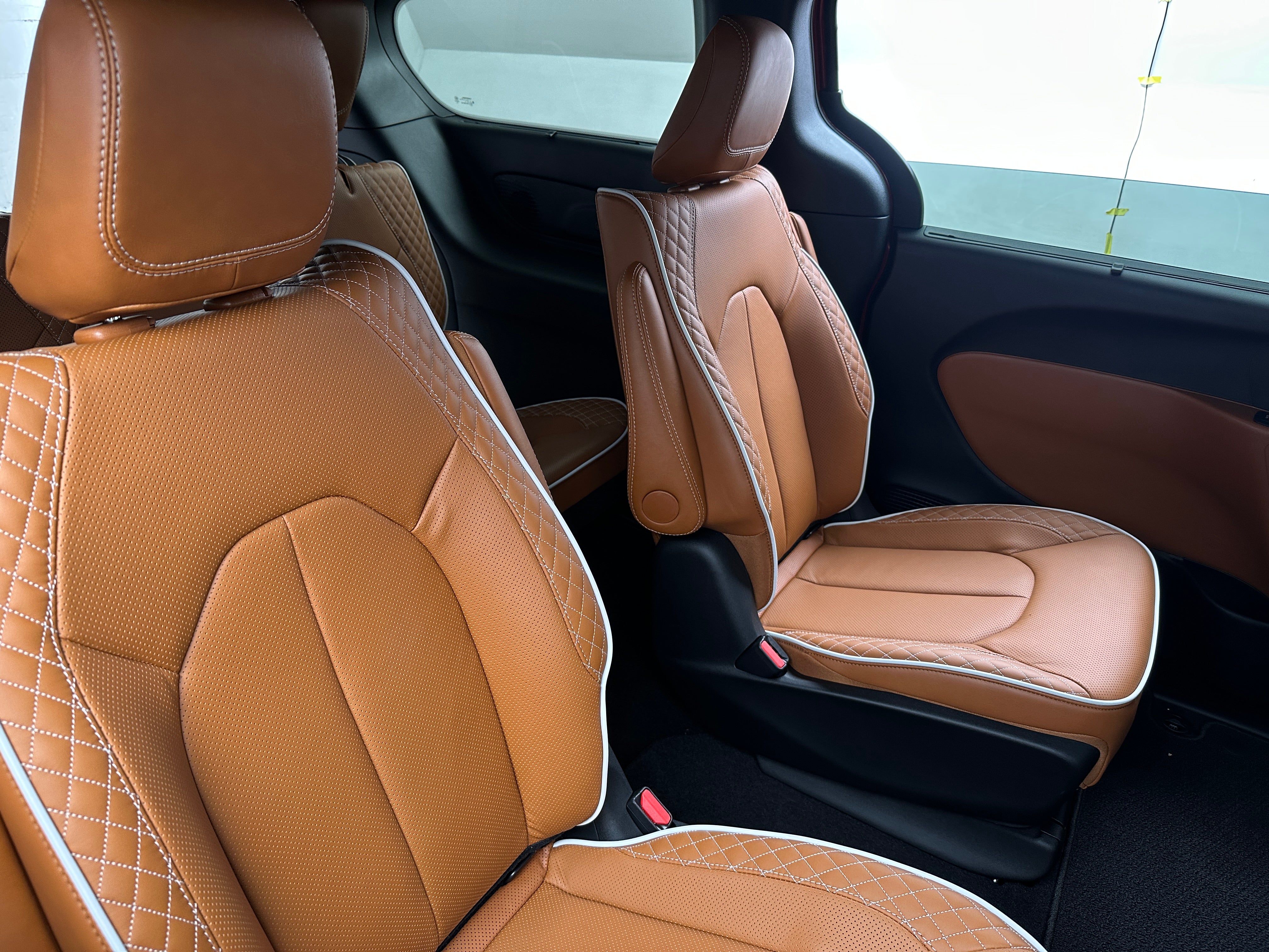 2026 Chrysler Pacifica Pinnacle's photo
