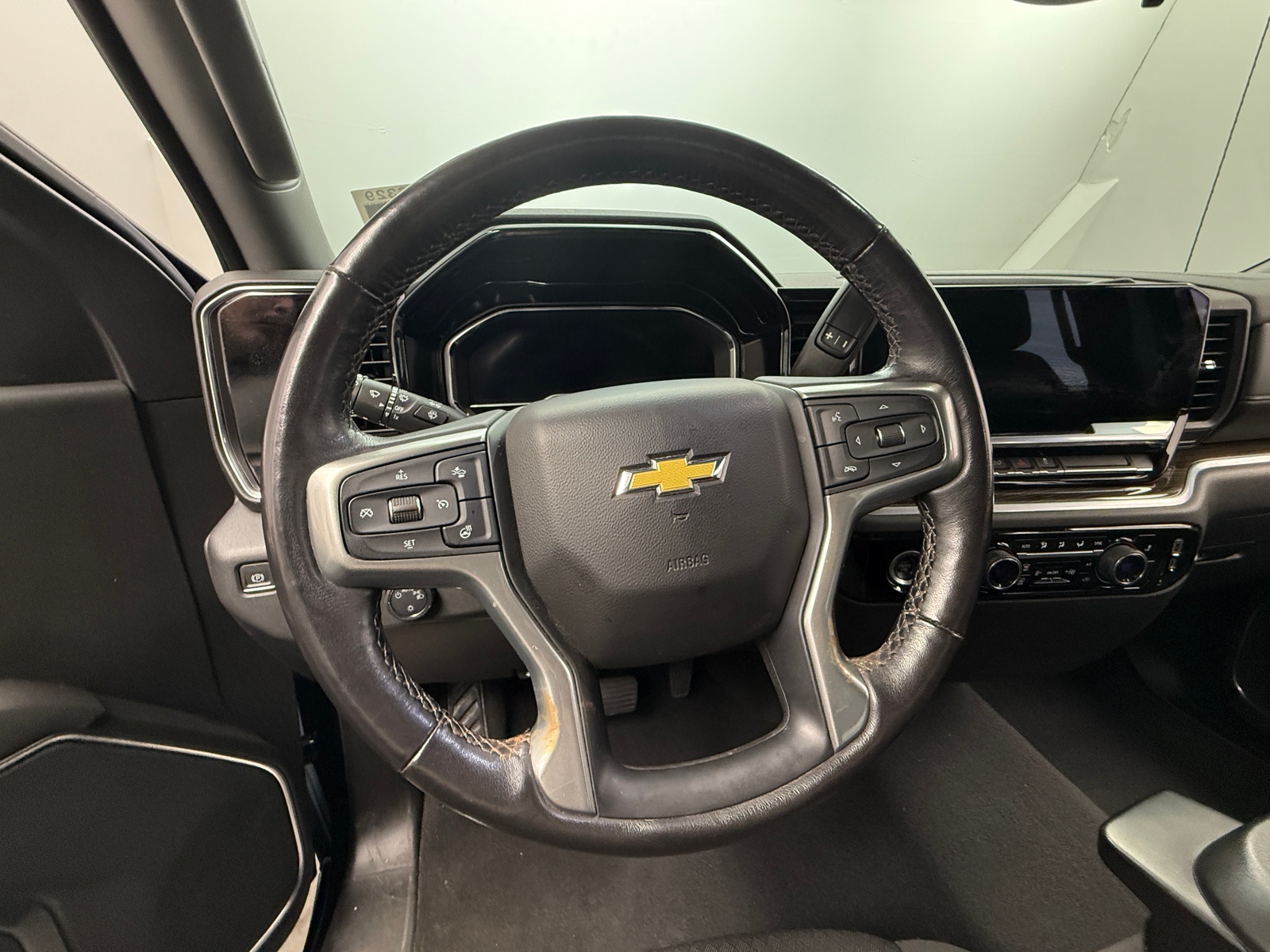 Thumbnail: 2022 Chevrolet Silverado 1500 - 5