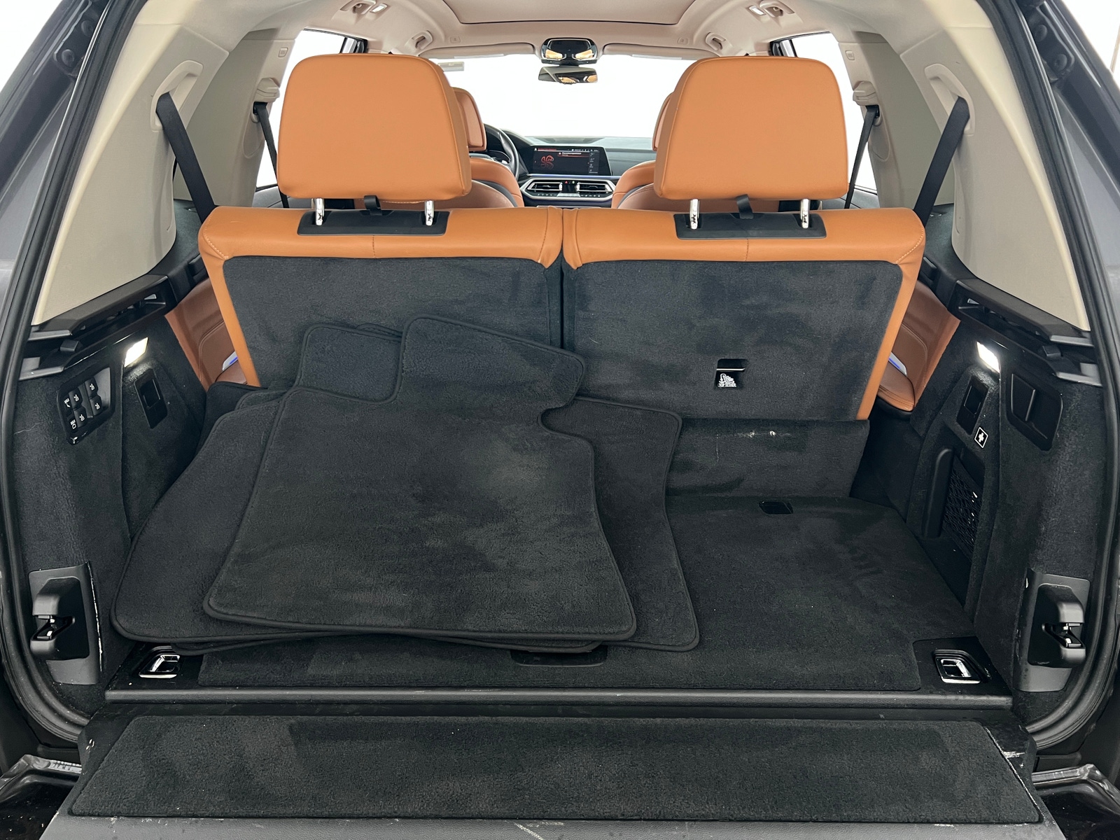 Thumbnail: 2021 BMW X7 - 6