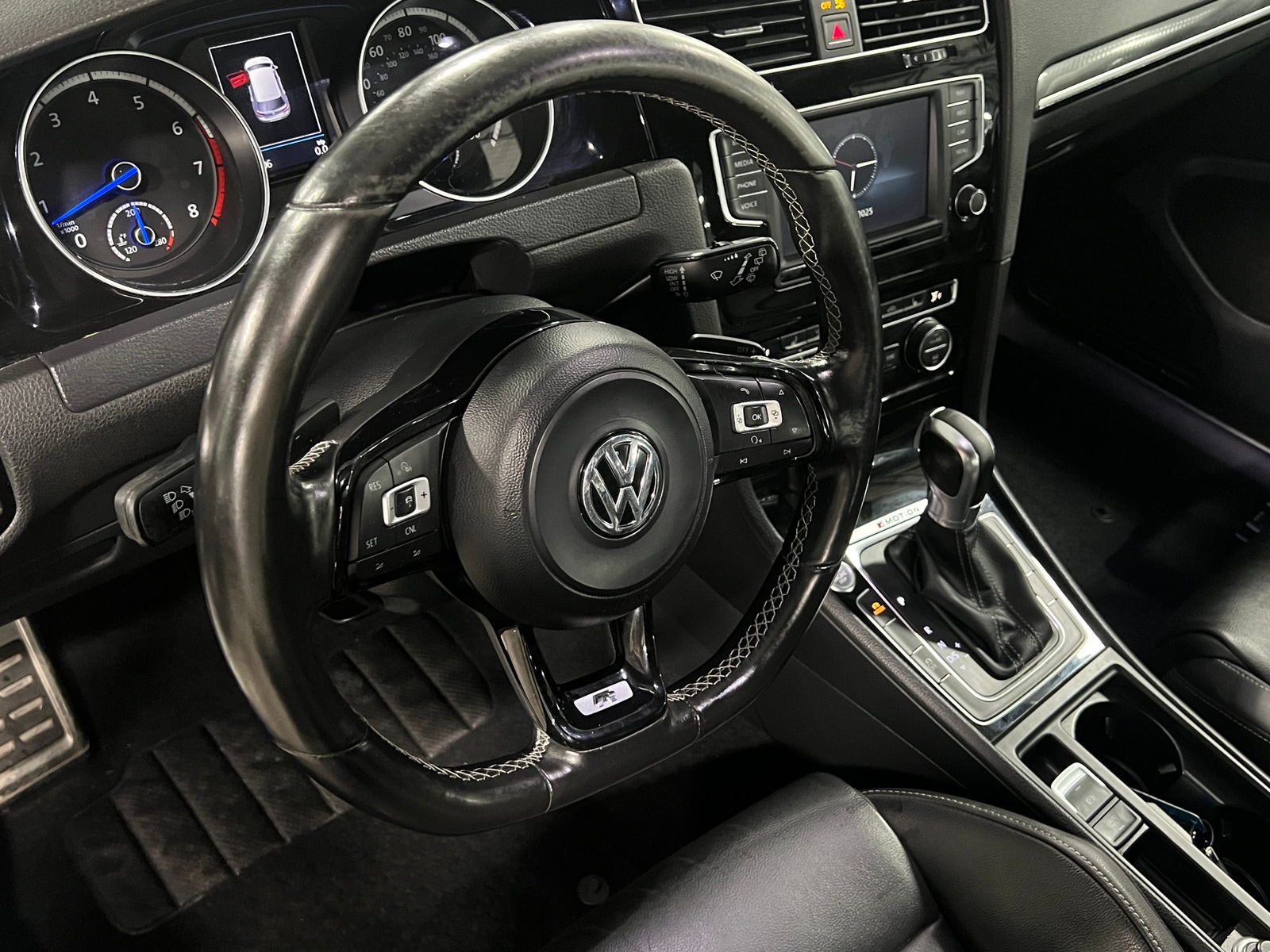 Thumbnail: 2017 Volkswagen Golf - 4