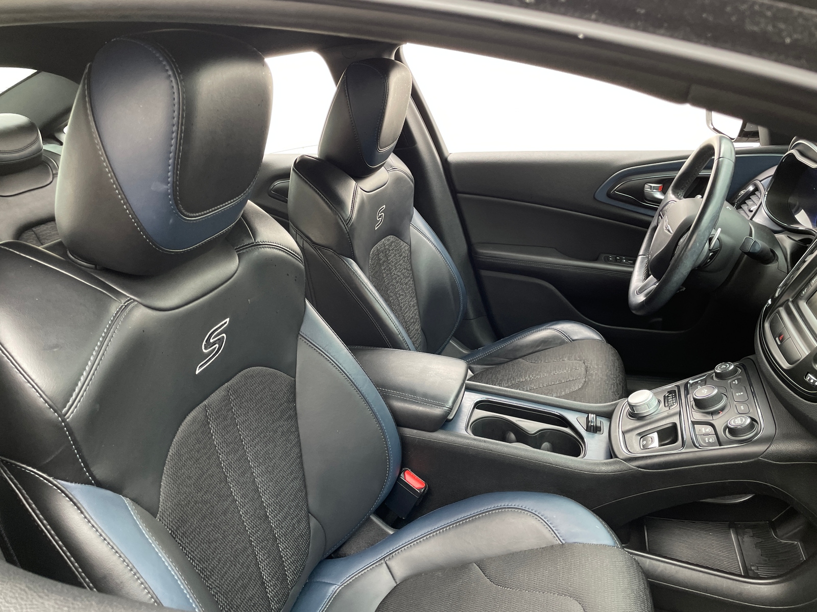 Thumbnail: 2015 Chrysler 200 - 2