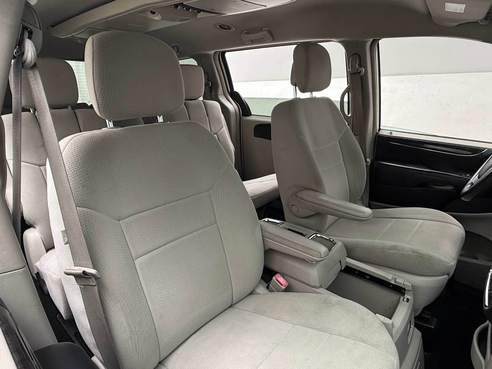 Thumbnail: 2012 Chrysler Town & Country - 2