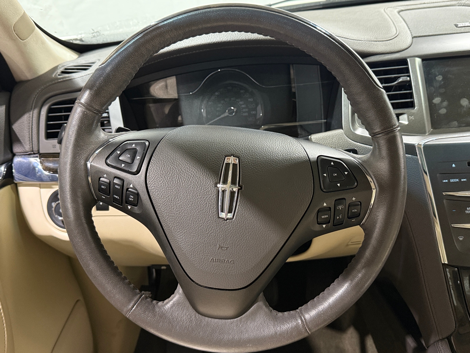 Thumbnail: 2015 Lincoln MKS - 4