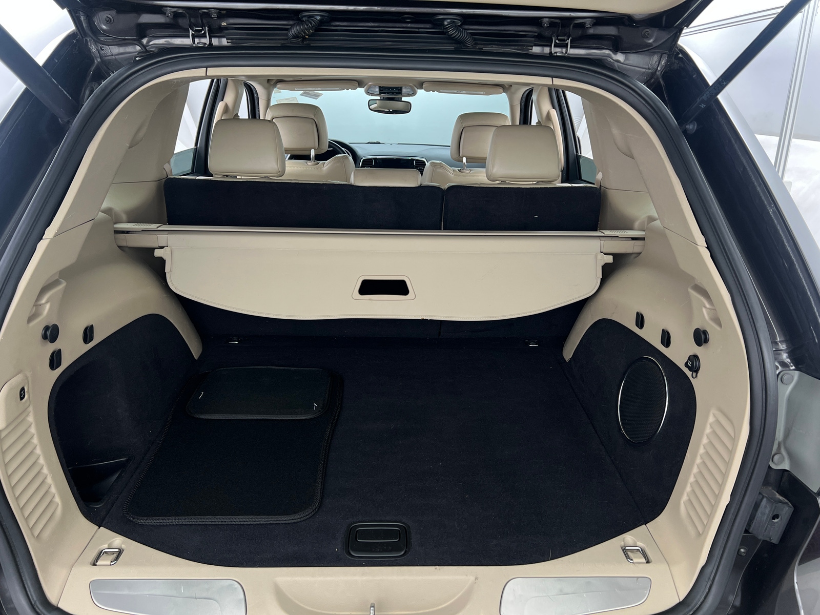 Thumbnail: 2019 Jeep Grand Cherokee - 6