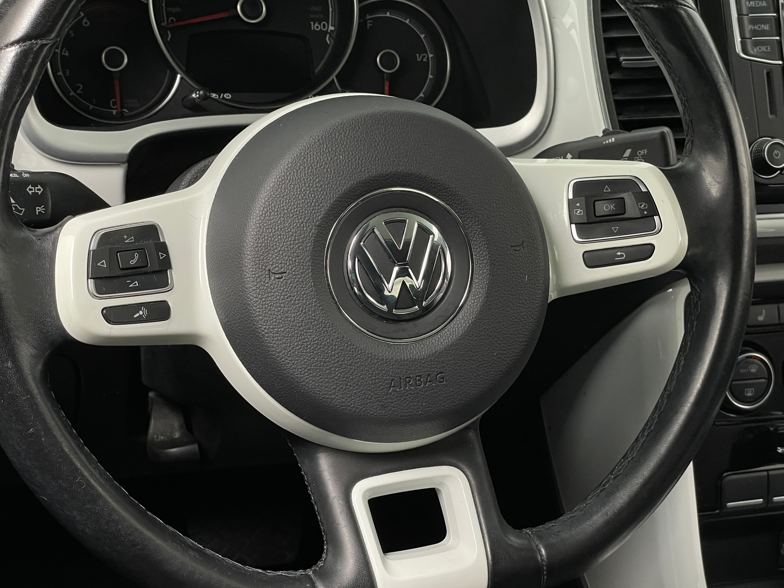 Thumbnail: 2019 Volkswagen Beetle - 4