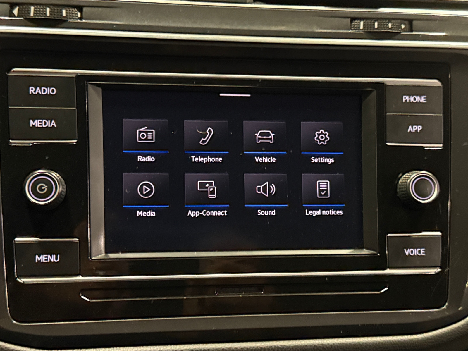 Thumbnail: 2021 Volkswagen Tiguan - 4