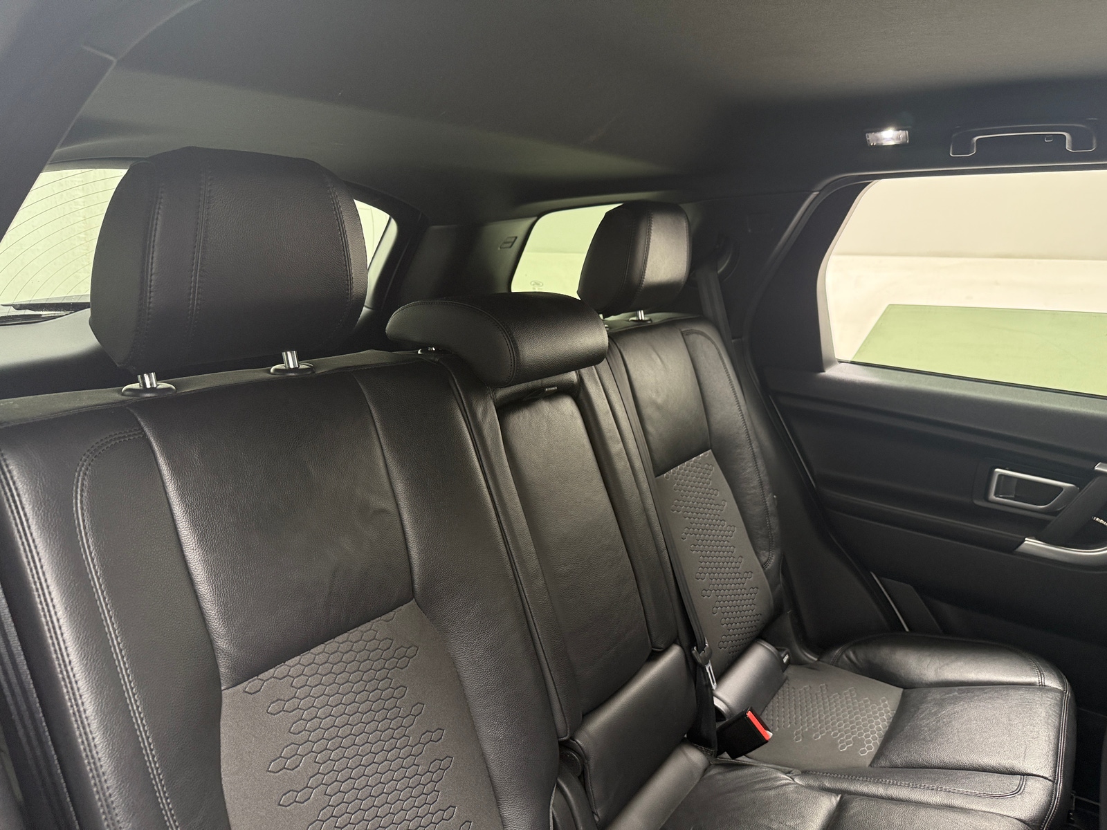Thumbnail: 2017 Land Rover Discovery Sport - 5