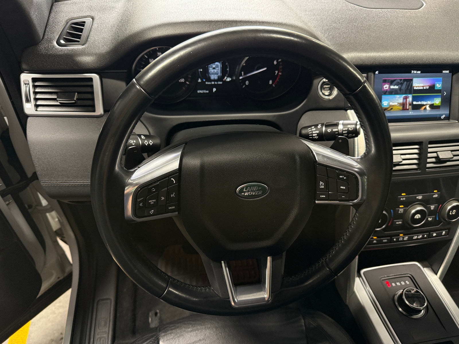 Thumbnail: 2017 Land Rover Discovery Sport - 4