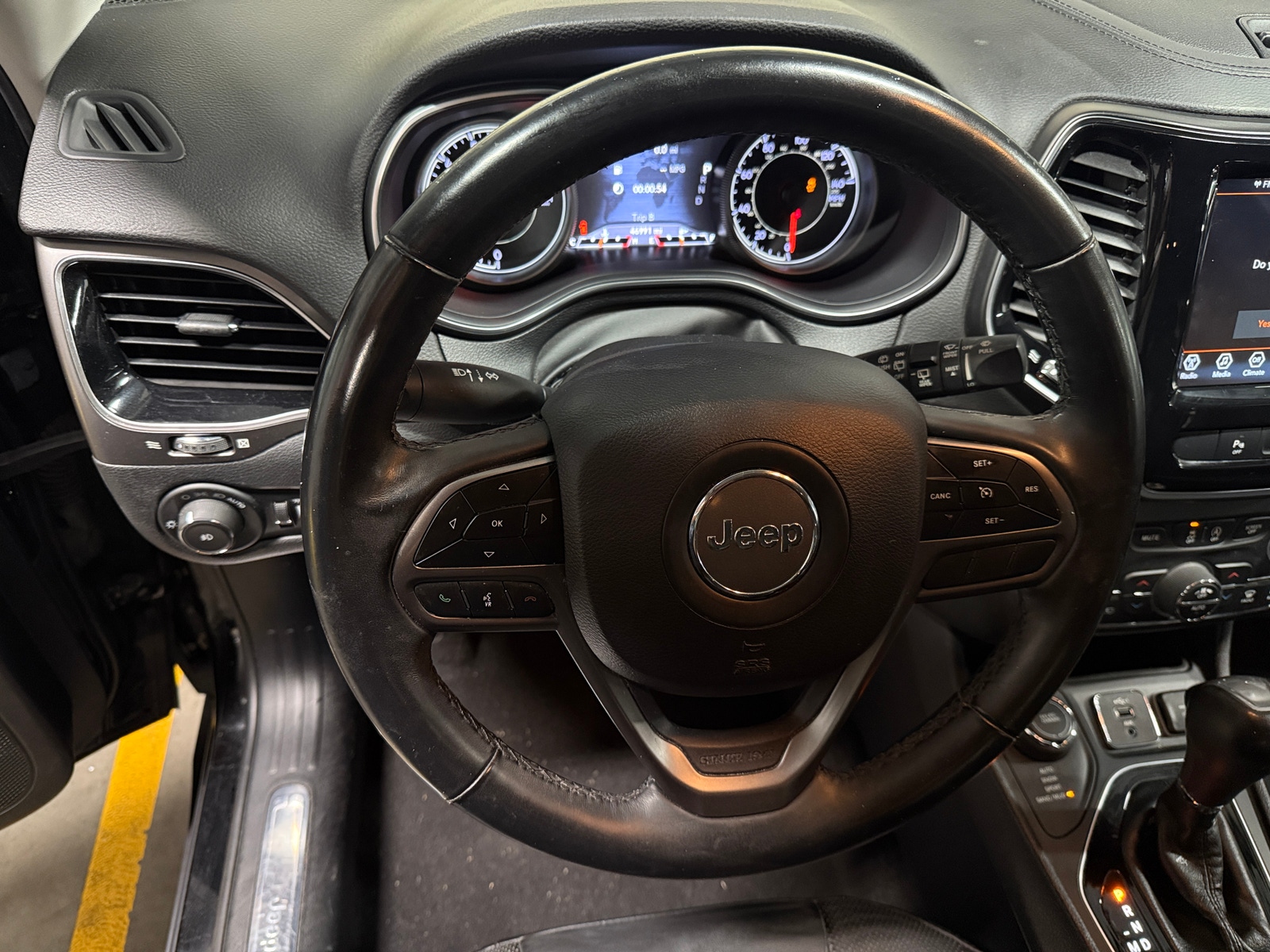 Thumbnail: 2019 Jeep Cherokee - 4