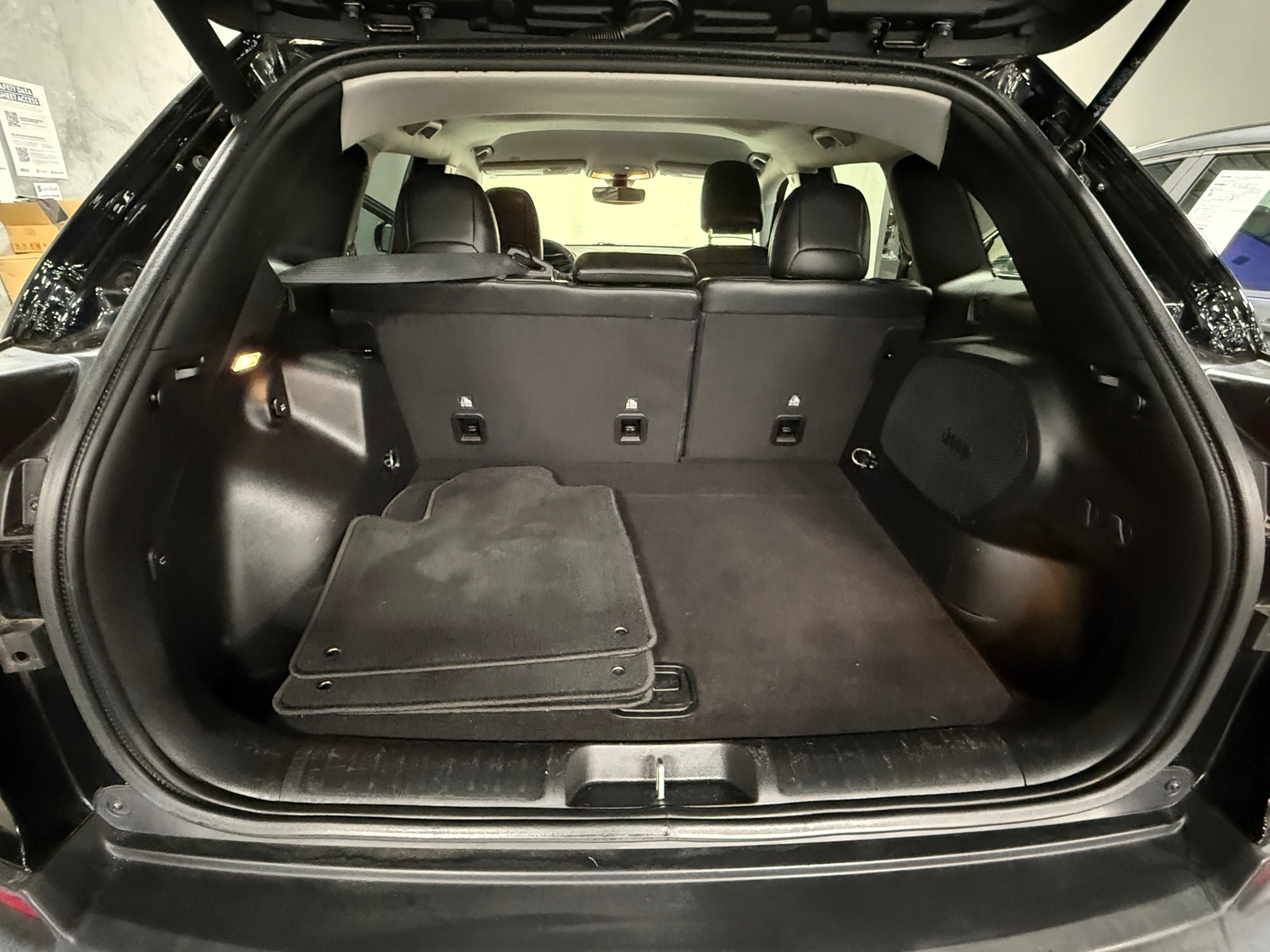 Thumbnail: 2019 Jeep Cherokee - 6