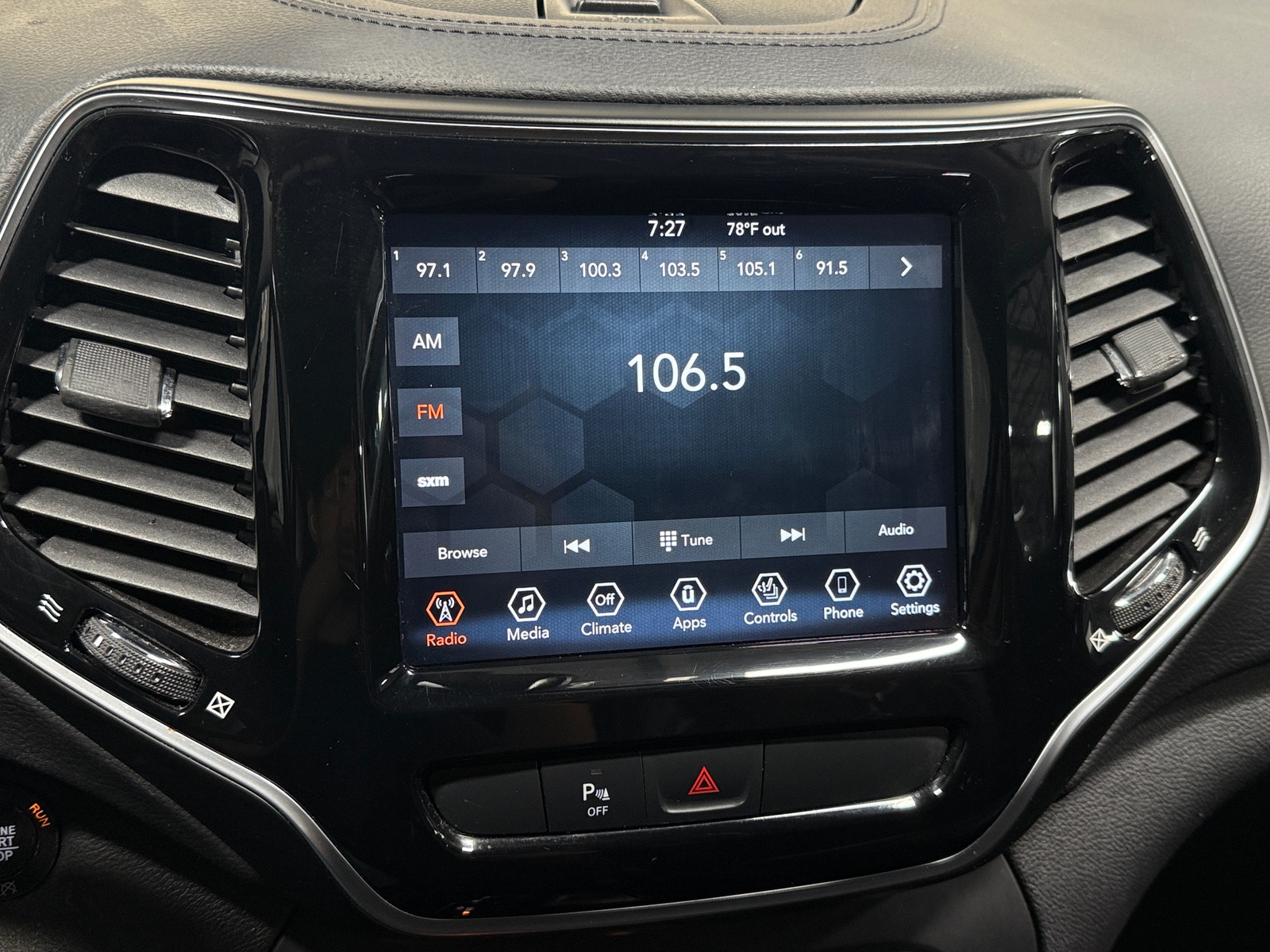 Thumbnail: 2019 Jeep Cherokee - 3