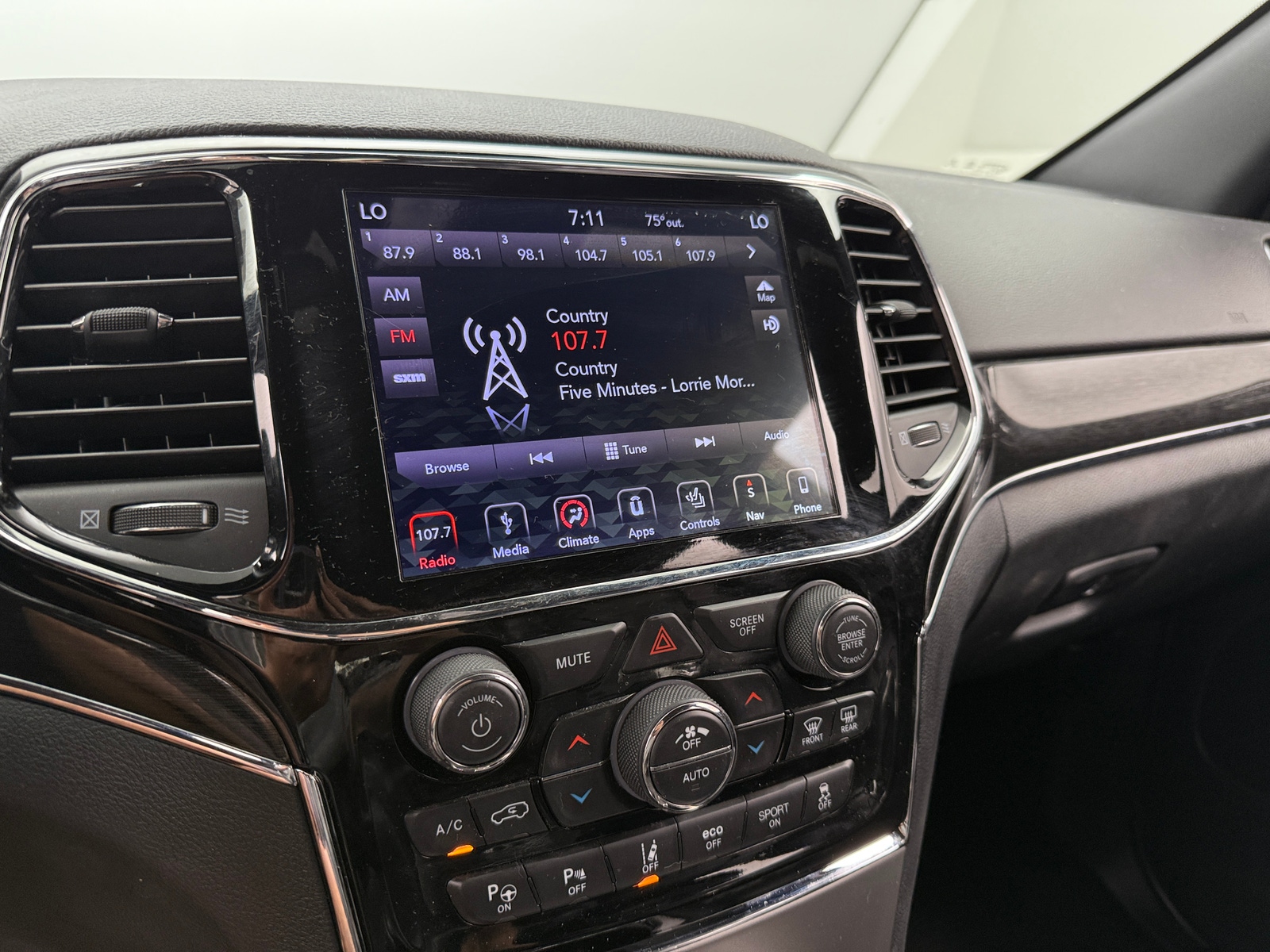 Thumbnail: 2019 Jeep Grand Cherokee - 3