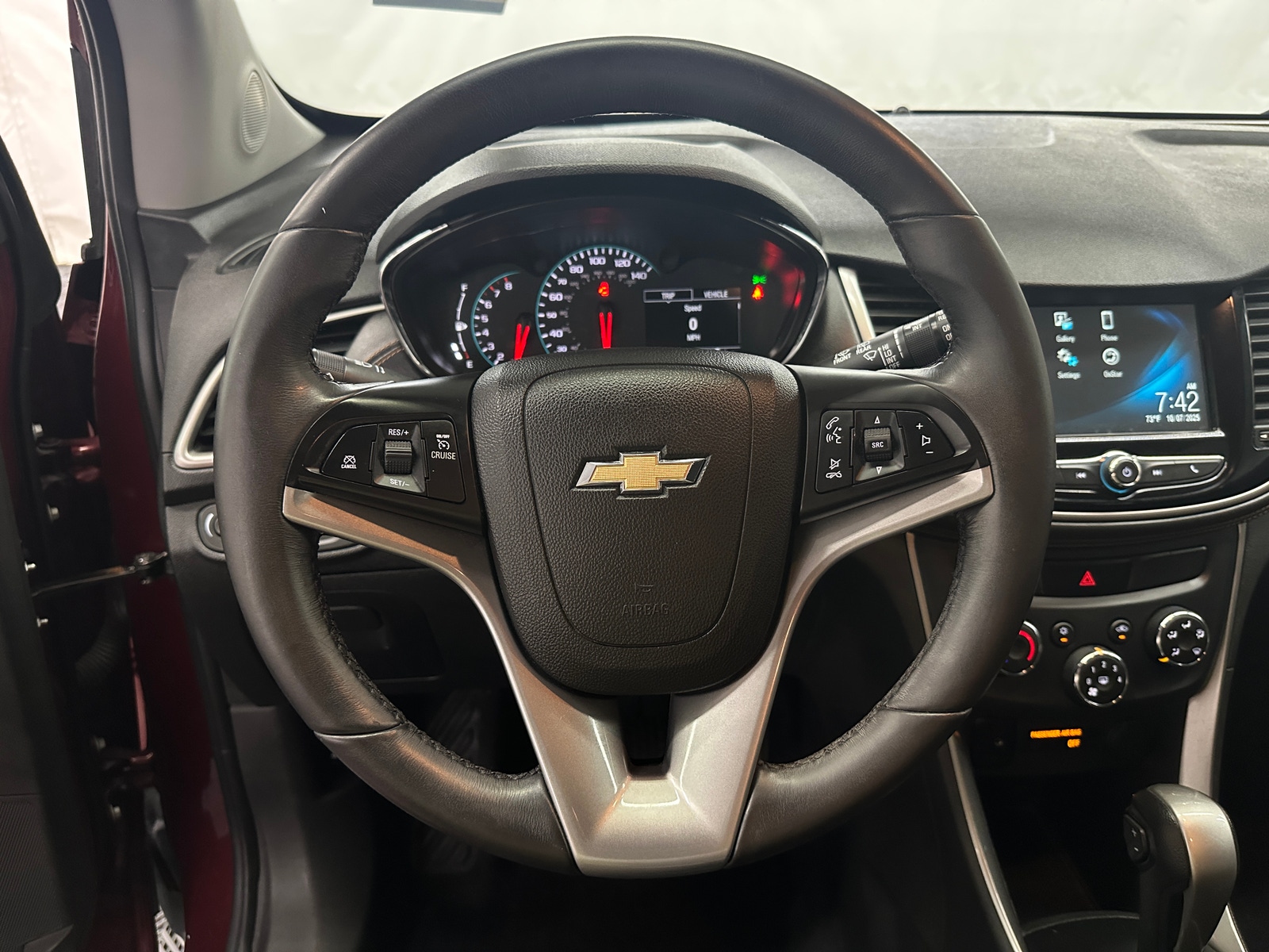 Thumbnail: 2017 Chevrolet Trax - 3